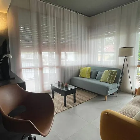 Lake View Lovely Atmosphere Apartment